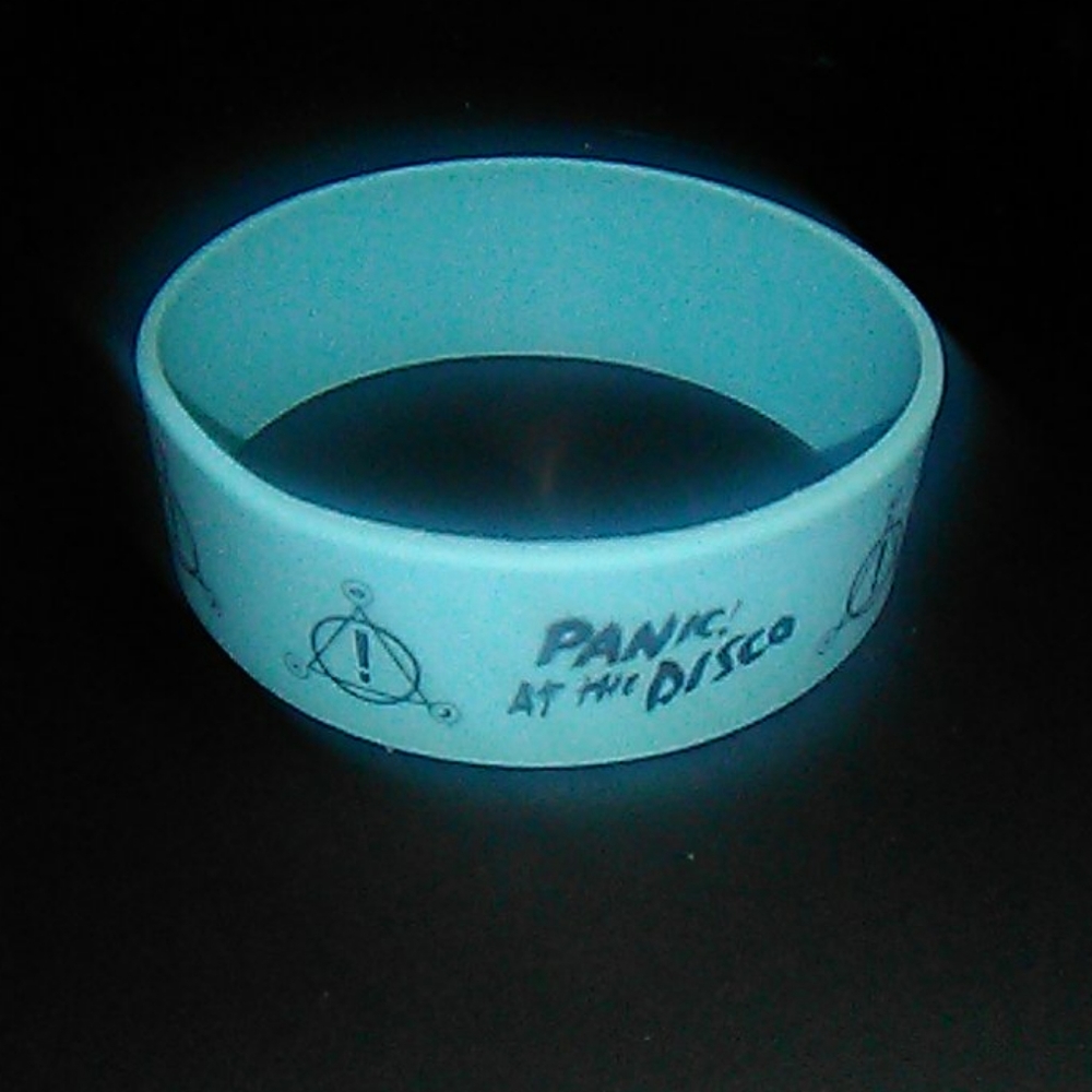 ✨free w/ bundle✨Panic! at the Disco bracelet